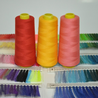 چند رنگ 40/2 100٪ چرخش موضوع دوخت پلی استر برای Overlock